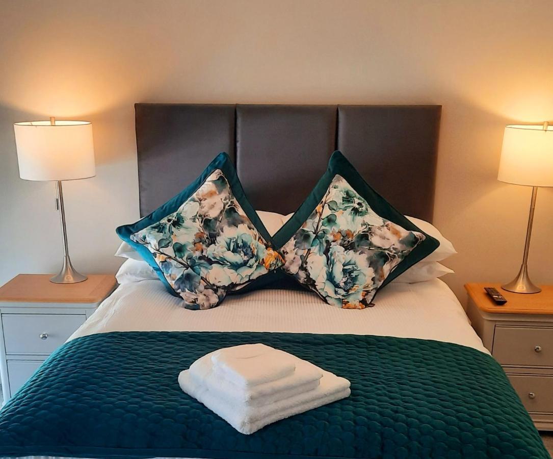 The Dolphin Hotel Crossmolina Экстерьер фото