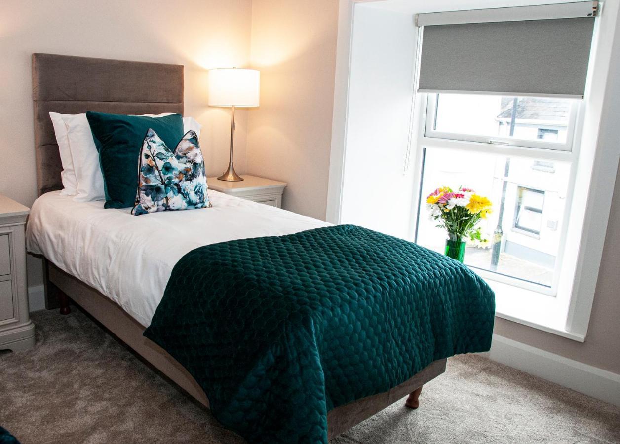 The Dolphin Hotel Crossmolina Экстерьер фото