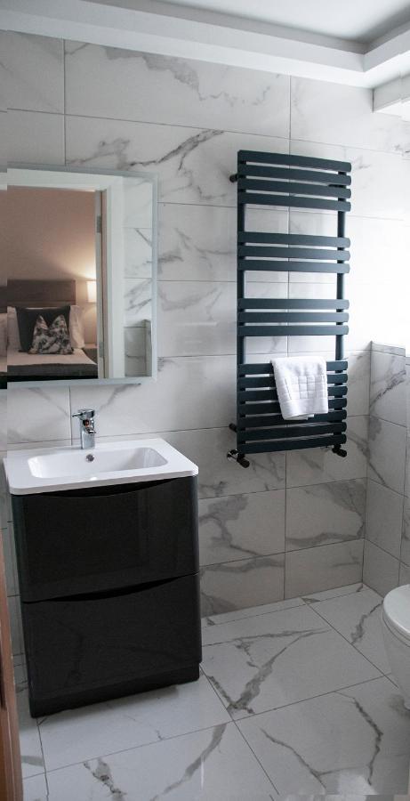 The Dolphin Hotel Crossmolina Экстерьер фото